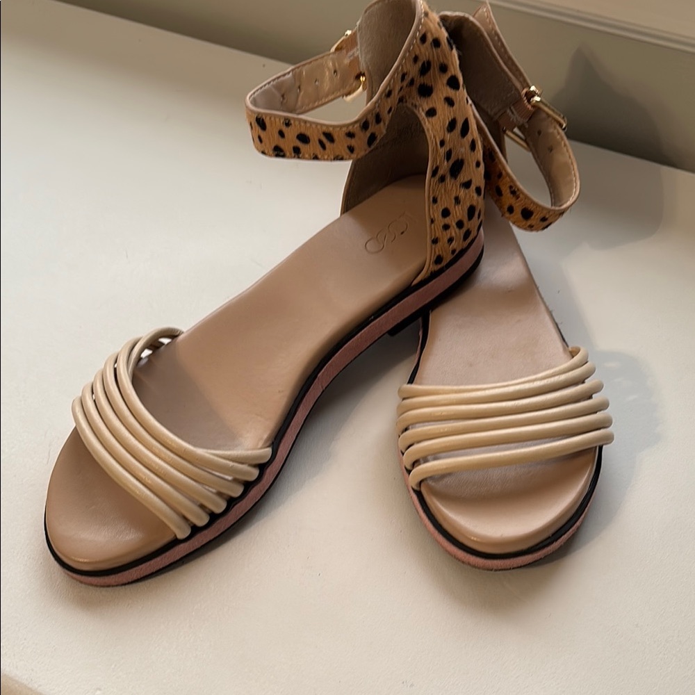 LOGO by Lori Goldstein Cream and Tan Animal Print Sandals w/ Ankle Strap sz 7.5